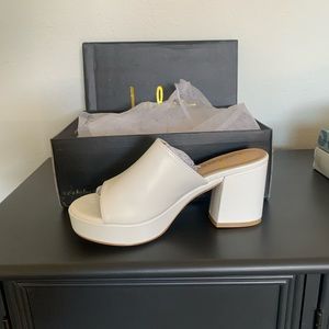Lulus Curtis White Platform Heels - size 6